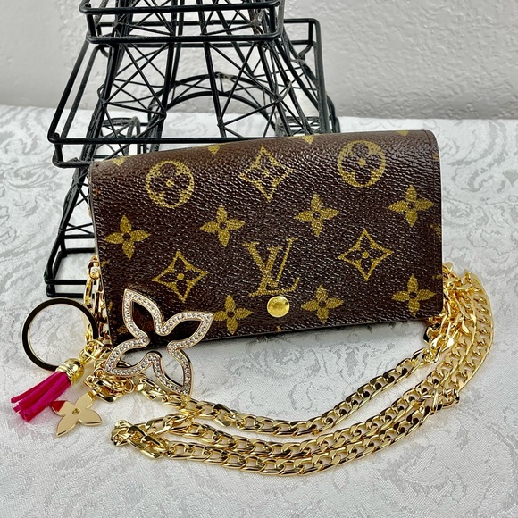 Louis Vuitton Handbags - ✅LOUIS VUITTON ✅ Authentic Bifold Zippy Chain Wallet/Crossbody Bag